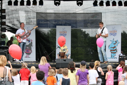 gal/2010/2010 Saitentwist Gelsenkirchen 6.6. Tag des Kindes Sport Paradies/2010 Saitentwist 06.06. Gelsenkirchen Sportparadies Tag d Kindes 015.jpg